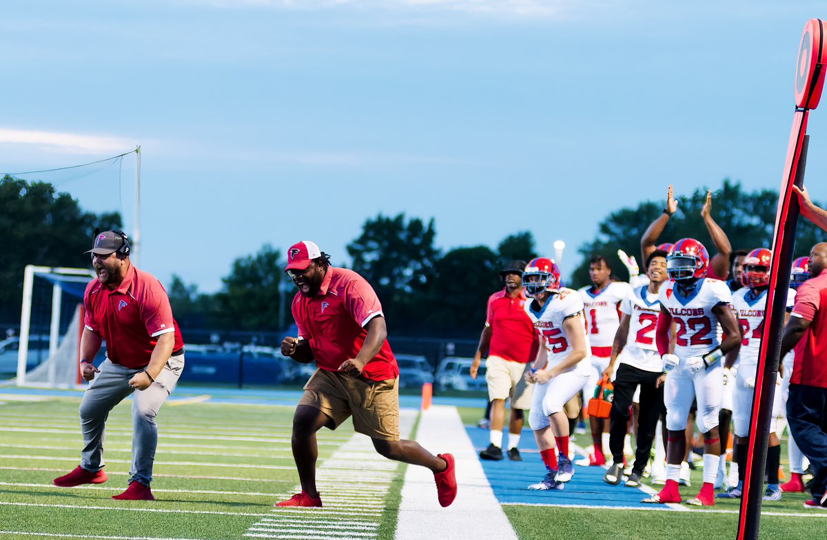 Nikoniac11's tweet photo. .@WNYAthletics Capturing moments like this is what keeps the Nikoniac in the Game. Safety?...Yes!!! https://t.co/8DSk4zjiX2