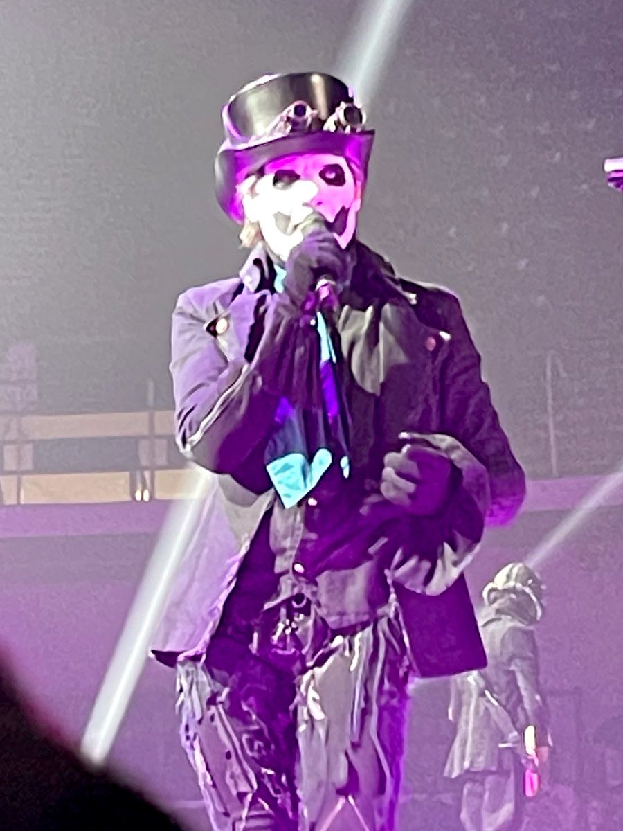 remember the skeleton singer from that band in hocus pocus? this is him now. feel old yet?