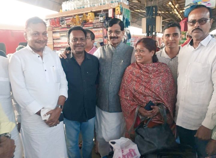 _samirInc's tweet photo. @INCBihar के अध्यक्ष @DrMadanMohanJha जी के नेतृत्व में
बिहार कांग्रेस के नेतागण एवं हजारों कार्यकर्तागण नई दिल्ली पहुंचे @INCIndia द्वारा 4 सितंबर को 10:00 बजे, रामलीला मैदान आयोजित होने वाली #महंगाई_पर_हल्ला_बोल रैली के लिए।।
@BHAKTACHARANDAS
 @SSSINGHDHIRAJ @SantoshSevadal https://t.co/mOWM22yqFB