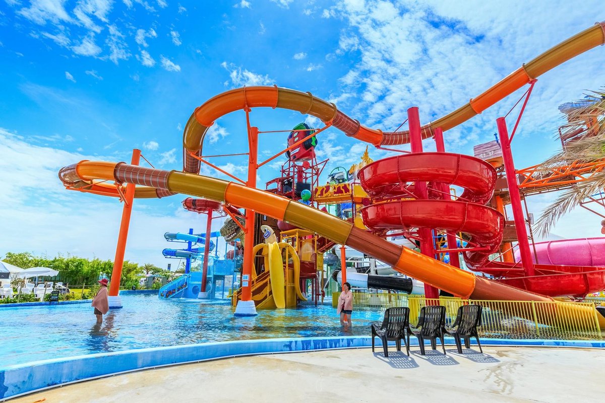 RTCAnything's tweet photo. You get a free trip to the waterpark but you have to go with Captain Steve, Pink Demi, AND Vin. Do you accept? https://t.co/rGpFDCwTgU