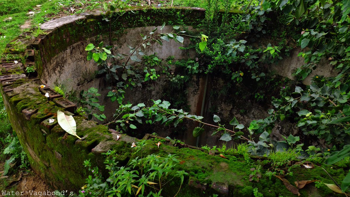 Watervagabond's tweet photo. Spotted this magnificent 100 yrs old #dugwell in Ward 26 of #Dhanbad Municipal Corporation. Its striking persona indicates of a gracious past & unflinching contribution towards #water security. Unfathomable how such critical marvels are being disregarded & discredited by...for... https://t.co/WRlA8DiTIa