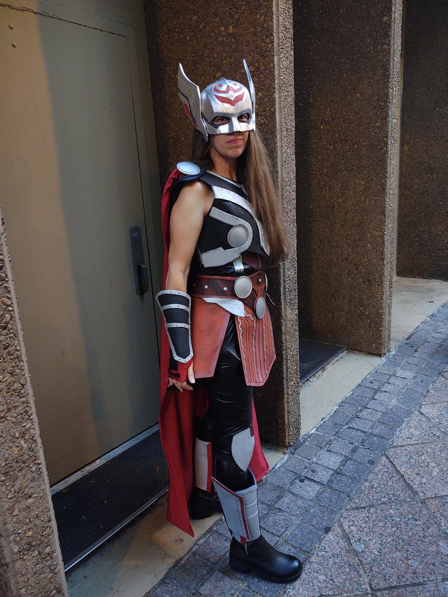 Drew90888211's tweet photo. More great costumes from Dragon Con 2022 #themightythor #GhostRider #rubyrod #Blaster #DragonCon2022 https://t.co/YE76PzOtZB