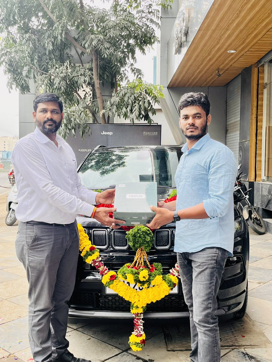 Sunil45_'s tweet photo. Jeep compass in the house 🏡 😍

#jeepcompass https://t.co/pziDey2RtB