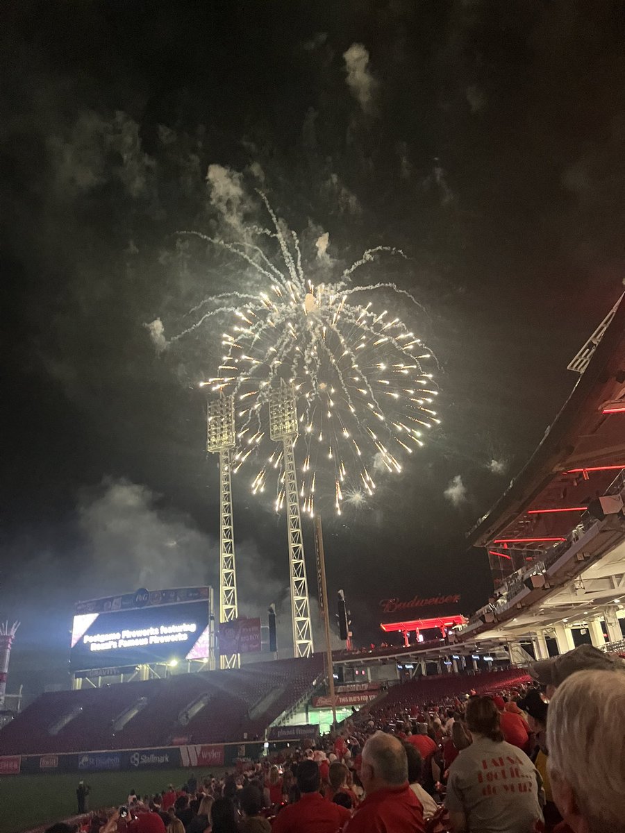 SethArvin_'s tweet photo. Reds game was awesome! Shoutout to Spencer Steer heck of a game! https://t.co/0l6UIa48S1