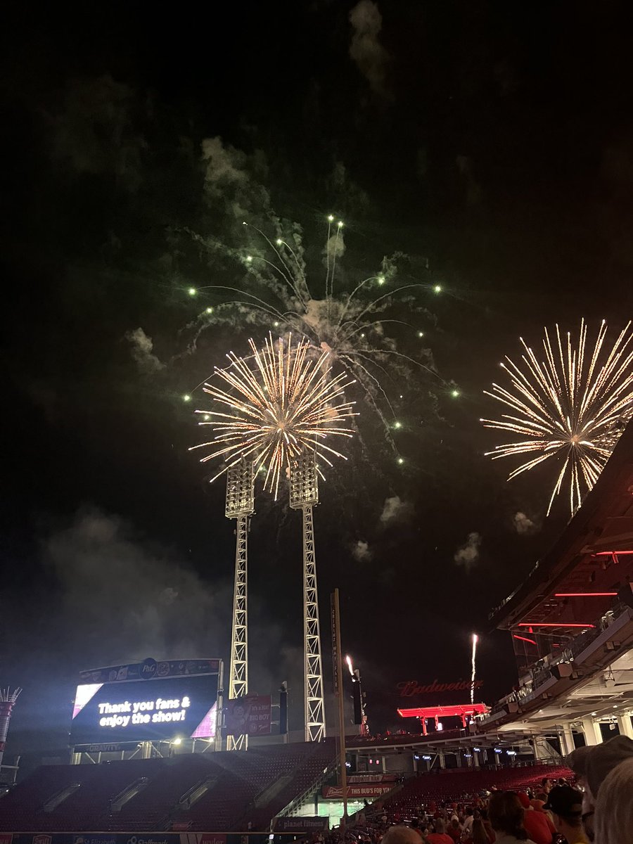 SethArvin_'s tweet photo. Reds game was awesome! Shoutout to Spencer Steer heck of a game! https://t.co/0l6UIa48S1