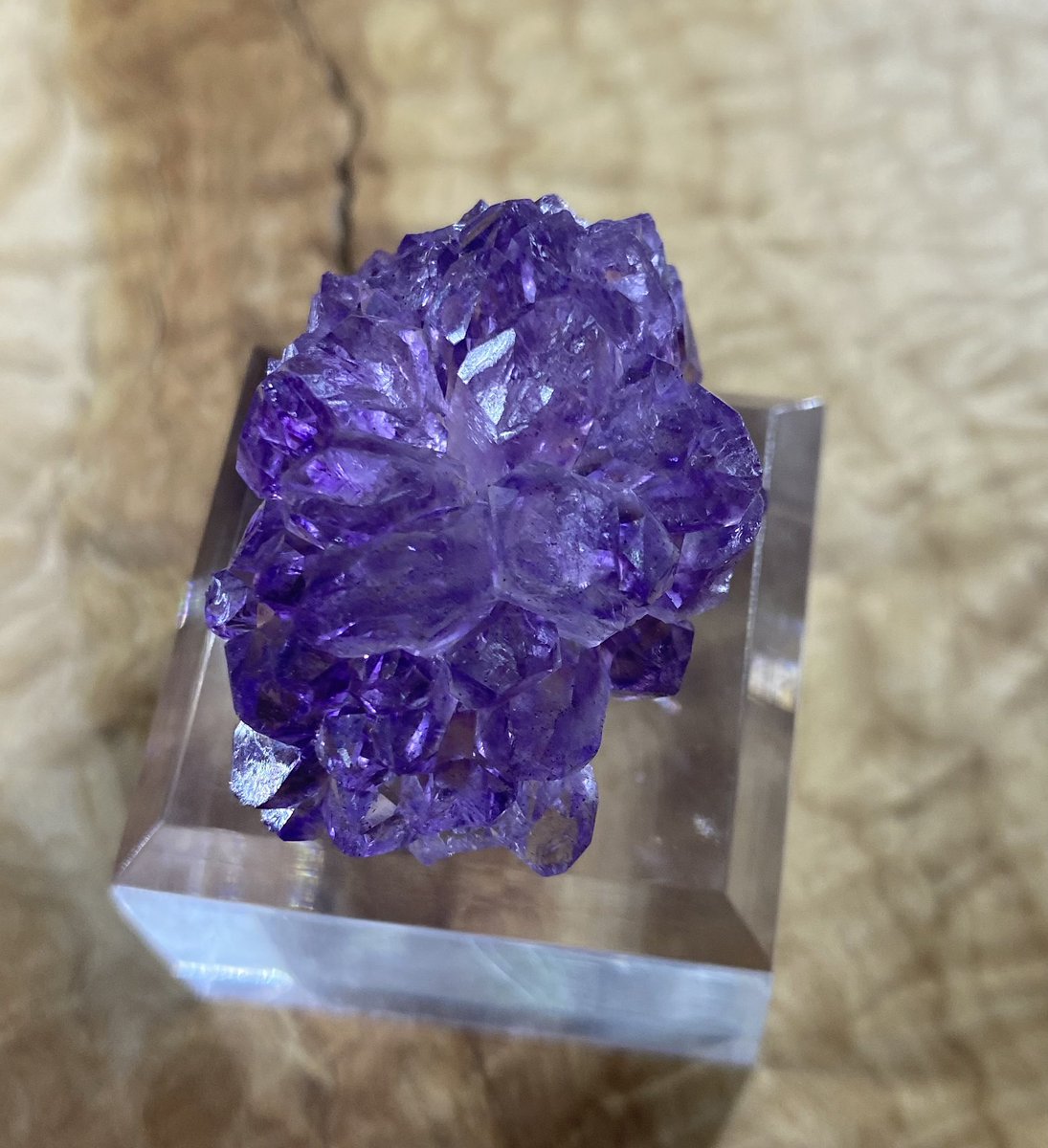 インド　Karur産のアメシスト
花のような形状をしていてどの角度から見ても綺麗。