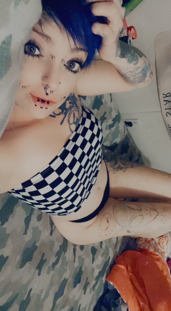 MoonWitch27's tweet photo. Snap me if u wanna see more https://t.co/k9V2IWAeo7