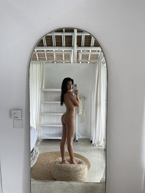 We&rsquo;re 18k 🥹🔥 love you guys<3  Thanks for your support 🫶🏽 more of this set on my #Of https://t.co/mSIpkkYK1U