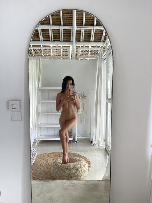 We&rsquo;re 18k 🥹🔥 love you guys<3  Thanks for your support 🫶🏽 more of this set on my #Of https://t.co/mSIpkkYK1U