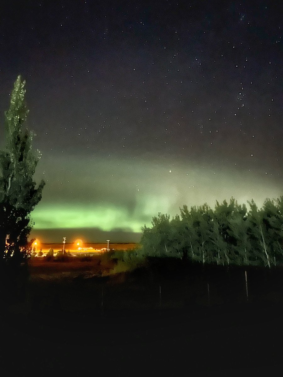 And this is why I love northern life. 

#AuroraBorealis #FeelsLikeHome