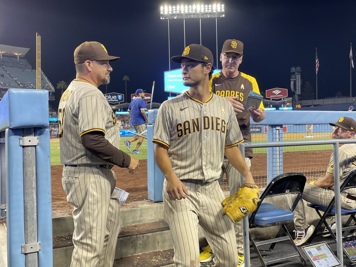 Niebla congratulates Yu after his 7th shutout inning. 3rd most 7+ ip games in MLB.