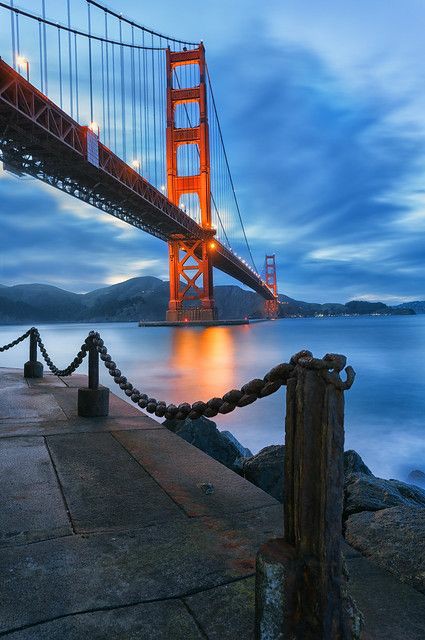 All’improvviso da una cima ci apparve il panorama della bianca,favolosa San Francisco sui suoi undici colli mistici,con il Pacifico azzurro e il muro di nebbia che avanzava sull’acqua
J.Kerouac~On the road
#CeraUnaVoltaLAmerica a #SalaLettura

📸Golden Gate Bridge 
San Francisco