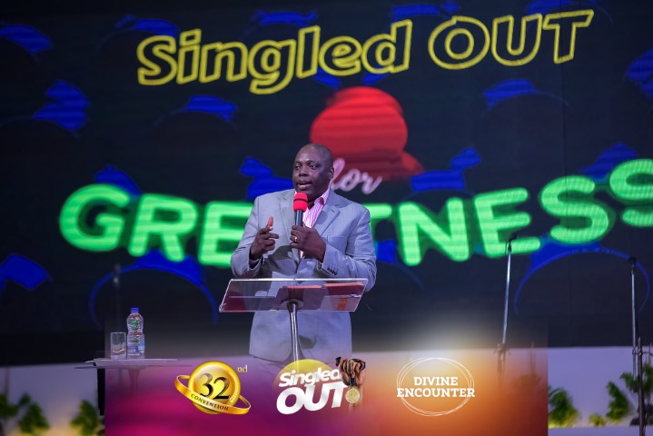 rhemaoluyole's tweet photo. On Day 2 of 2022 Convention, @sllacen πππ¬ππ¨π« πππ£π’ πππ’π¬π¨π₯π's ministration was π₯. God delivered BIG TIME! Our hearts are prepared for more this morning's #OpenHeavens session. Join us and be blessed π
#ExperienceRhema
#Convention2022
#LearntheSecrets
#SingledOut https://t.co/6WNw8N2WAJ