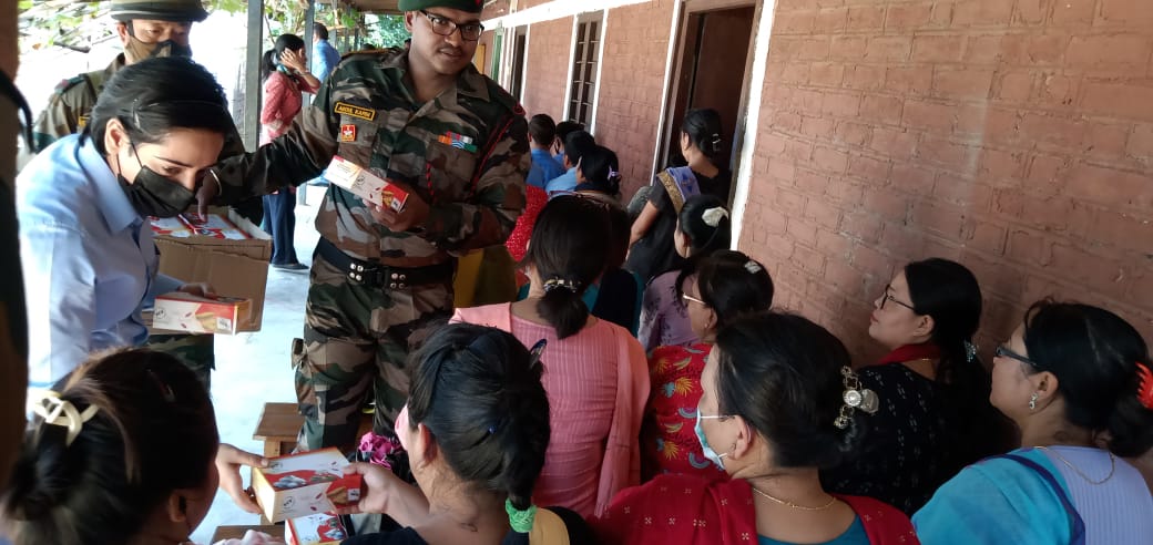 official_dgar's tweet photo. ASSAM RIFLES DISTRIBUTES ESSENTIAL ITEMS TO THE BLIND SCHOOL IN MANIPUR
Modi Battalion of #AssamRifles on 01 Sep, distributed essential items to the students of The Mission Blind School, Pallel, Kakching District, Manipur.
@HMOIndia @adgpi @PIBHomeAffairs https://t.co/AZkdrWuWrn