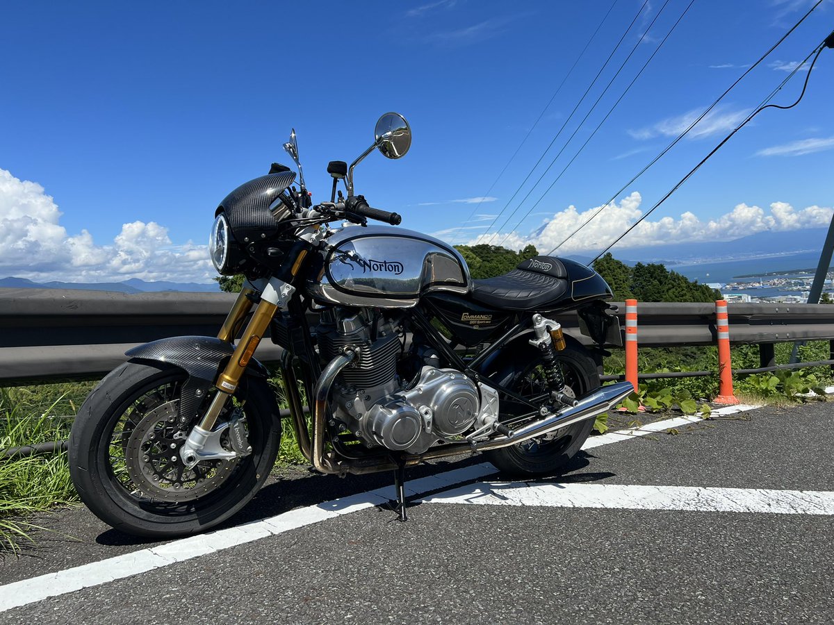momotya88's tweet photo. 洗車した後は乾燥のためひとっ走り
🏍💨<ウッヒョオオオアアア!!!
#ノートン #NortonCommand #Caferacer https://t.co/cjXb6CMXEg
