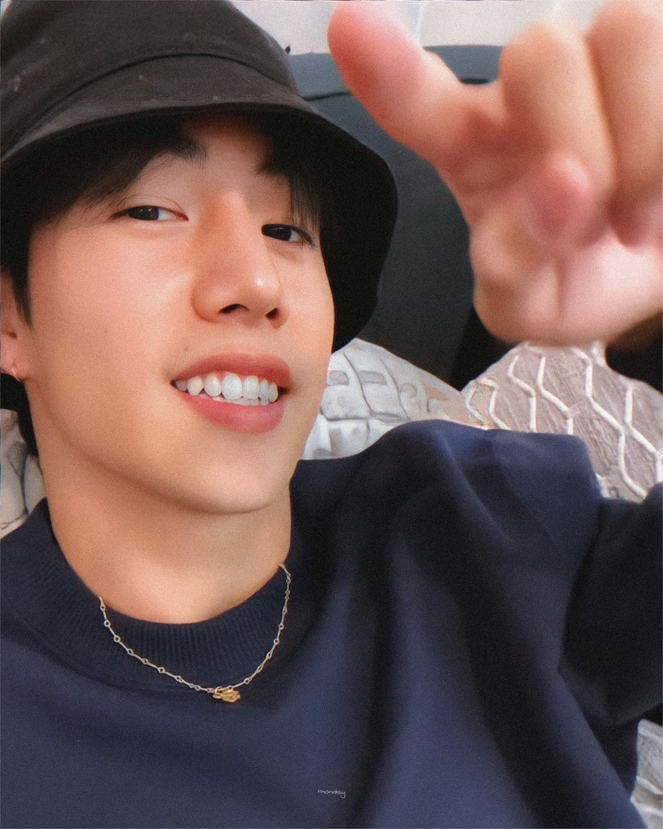 0409SAT's tweet photo. ก็เธอน่ารักจนเกินต้าน..🤏🏻

#theotherside #faraway  
#MarkTuan @marktuan https://t.co/MuhuuBobFp