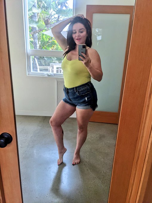 Los Angeles!! It's a million degrees, but everything and everyone has been so sweet + cute since I got<a href="/tag/askfirst"class="tags"><span>#askfirst</span></a>