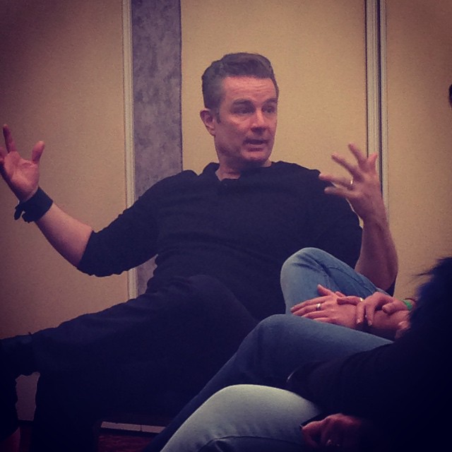 jamie_marsters's tweet photo. Pics of the Day: @JamesMarstersOf chatting away at @KLZ_Events' #BuffyFanMeet 2014 

#JamesMarsters @BuffyTVS #BuffytheVampireSlayer #Buffy #BtVS #ChattyJames™ #HesGotThatIntenseDescribingSomethingLookOnHisFace #OrMaybeItsMore #TheFishWasTHISBig #Hmm #DoesJamesFish 🤔 https://t.co/bEdM0GYnor