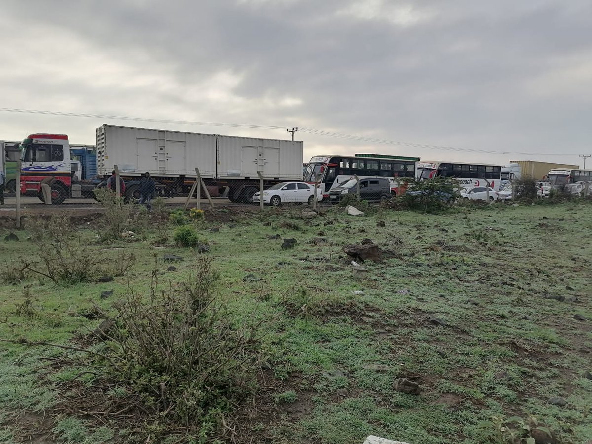 BeeDyva's tweet photo. @Ma3Route @ntsa_kenya @KeNHAKenya @TransportKE so we left Nairobi yesterday 8:30pm on the dot. It's now 8:39am still haven't reached Gilgil weigh bridge. Kindly assist. https://t.co/9hgSlMFD9V