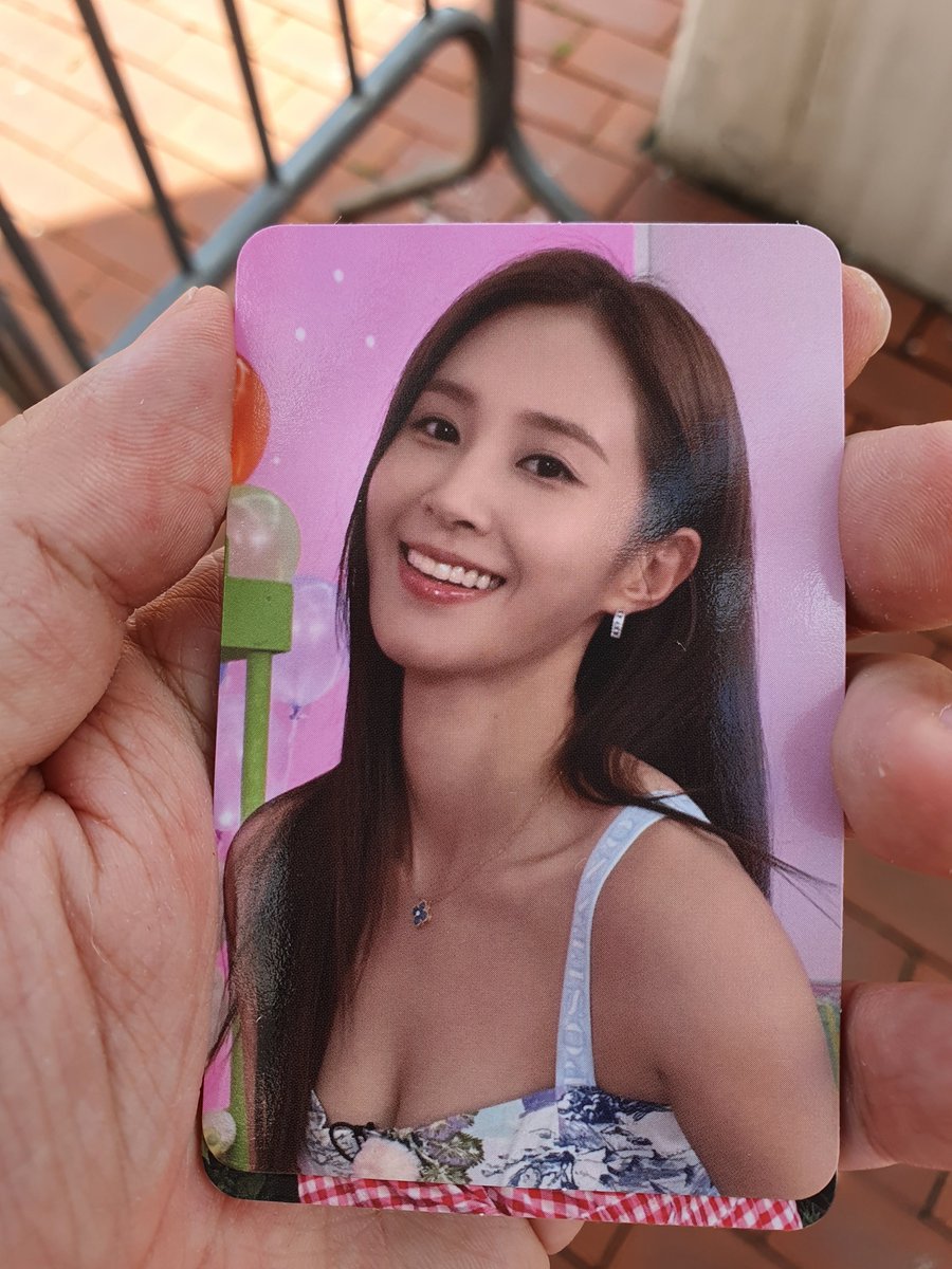 itnw0628's tweet photo. Photocard Yuri

[Trans] SONE I will love you even if I'm born again. #SNSD https://t.co/faAiR55VZ8