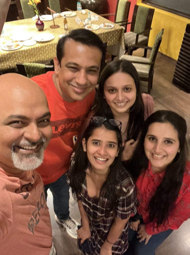 Tutejajoginder's tweet photo. Always so wonderful to catch up with a team which is also a bunch of adorable friends 🤗 @ParagDesai #Monica #Deesha #Nileema @Universal_PR https://t.co/GGTEQpSzIo