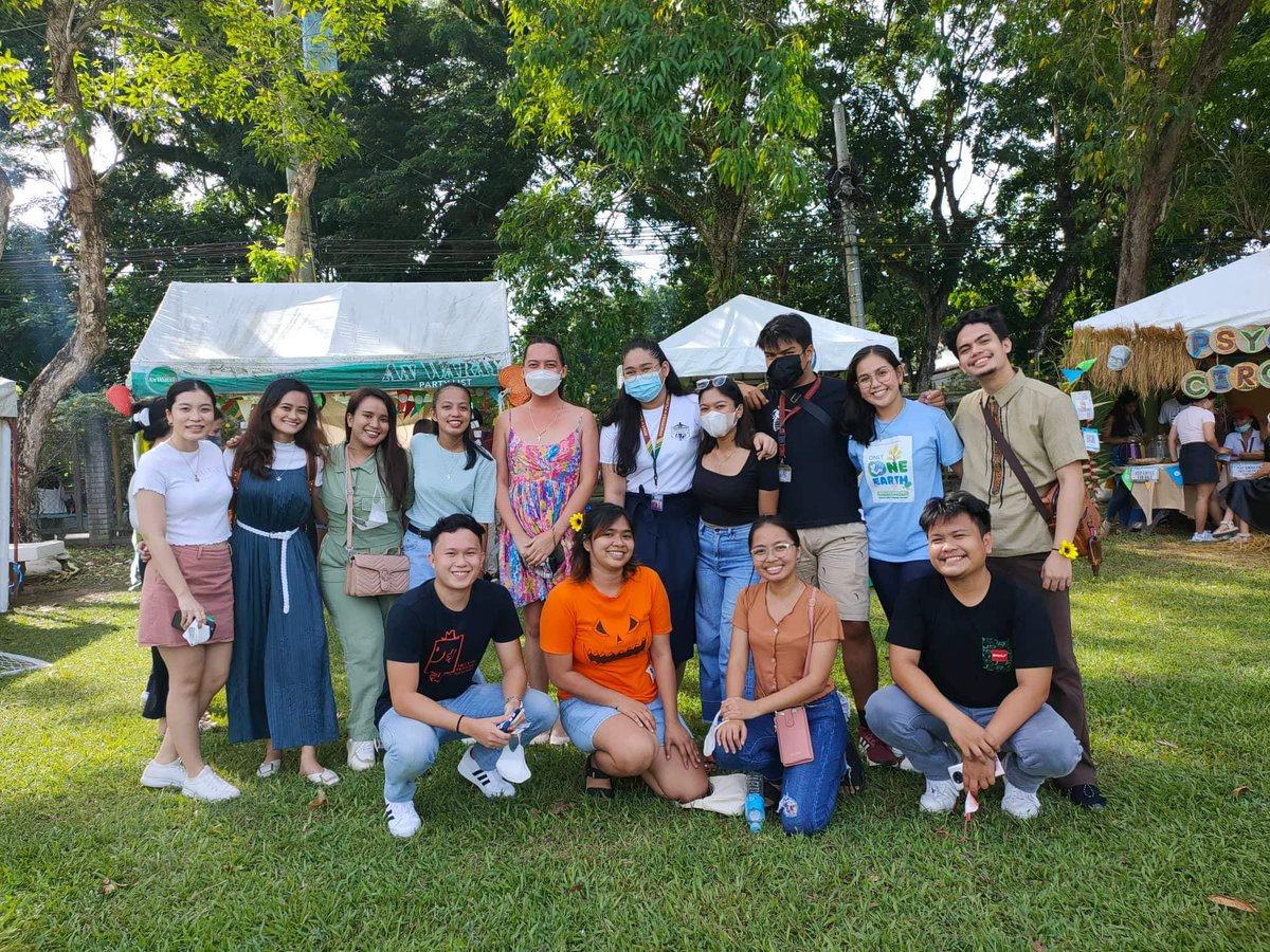 seiyanne1's tweet photo. After how many months of preparing and eventually performing Ang Palengke on a virtual setup, the cast and our TA 111 adviser Miss Popo Tabao Amascual finally got together on the last day of the UPVTC Org Fair 2022.
#AngPalengkeCast #OrgFair2022 #TA111PlayProduction1 #incomplete https://t.co/Rtz17kYo8W