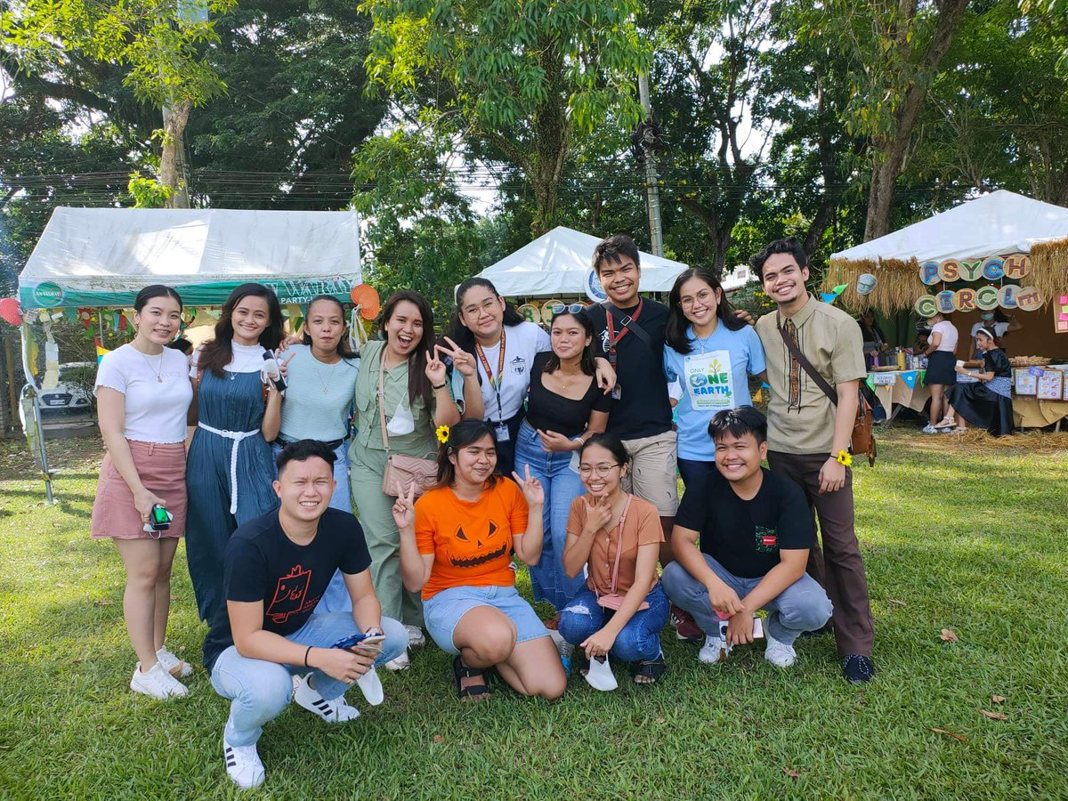 seiyanne1's tweet photo. After how many months of preparing and eventually performing Ang Palengke on a virtual setup, the cast and our TA 111 adviser Miss Popo Tabao Amascual finally got together on the last day of the UPVTC Org Fair 2022.
#AngPalengkeCast #OrgFair2022 #TA111PlayProduction1 #incomplete https://t.co/Rtz17kYo8W