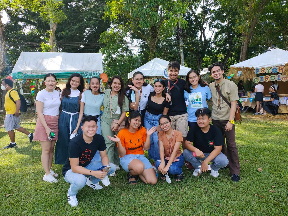 seiyanne1's tweet photo. After how many months of preparing and eventually performing Ang Palengke on a virtual setup, the cast and our TA 111 adviser Miss Popo Tabao Amascual finally got together on the last day of the UPVTC Org Fair 2022.
#AngPalengkeCast #OrgFair2022 #TA111PlayProduction1 #incomplete https://t.co/Rtz17kYo8W