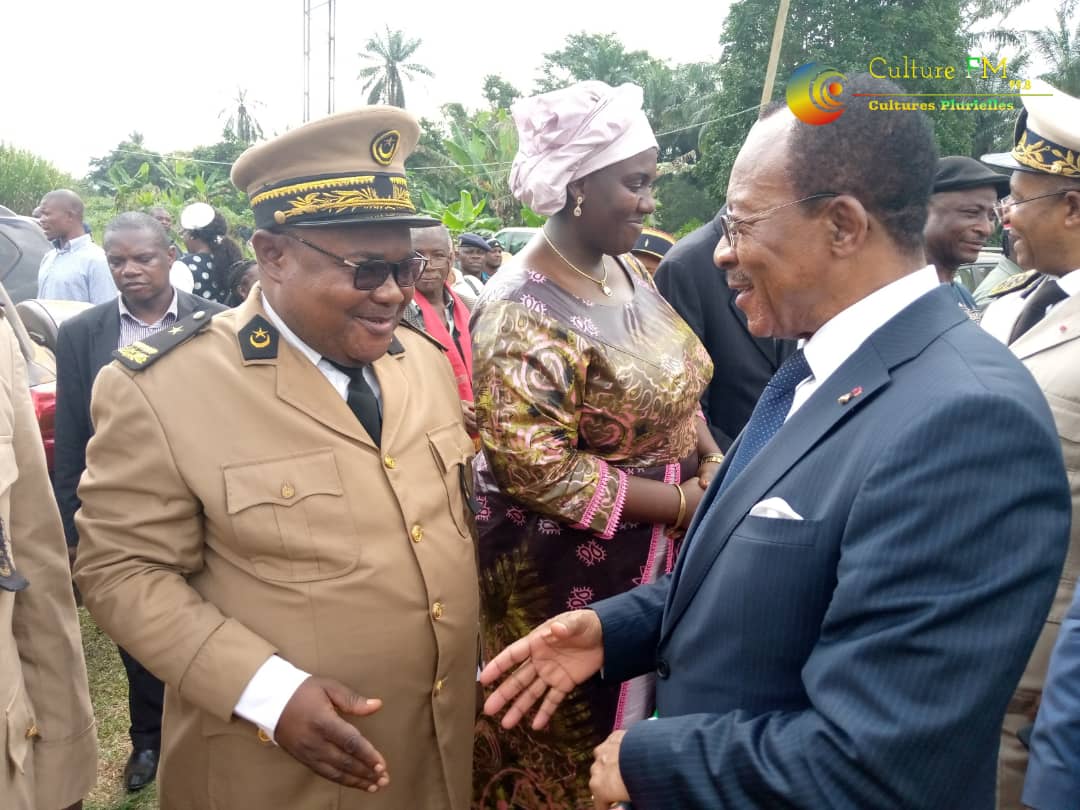 RadioCultureFm's tweet photo. Le Ministre des Travaux Publics M. #EmmanuelNganouDjoumessi et sa suite disent au-revoir aux autorités du #NyongEtKellé après une bonne séance de travail à #Malombo sur les berges du #Nyong.
#Cameroun #Cameroon #CultureFM https://t.co/DDi5YcSVby