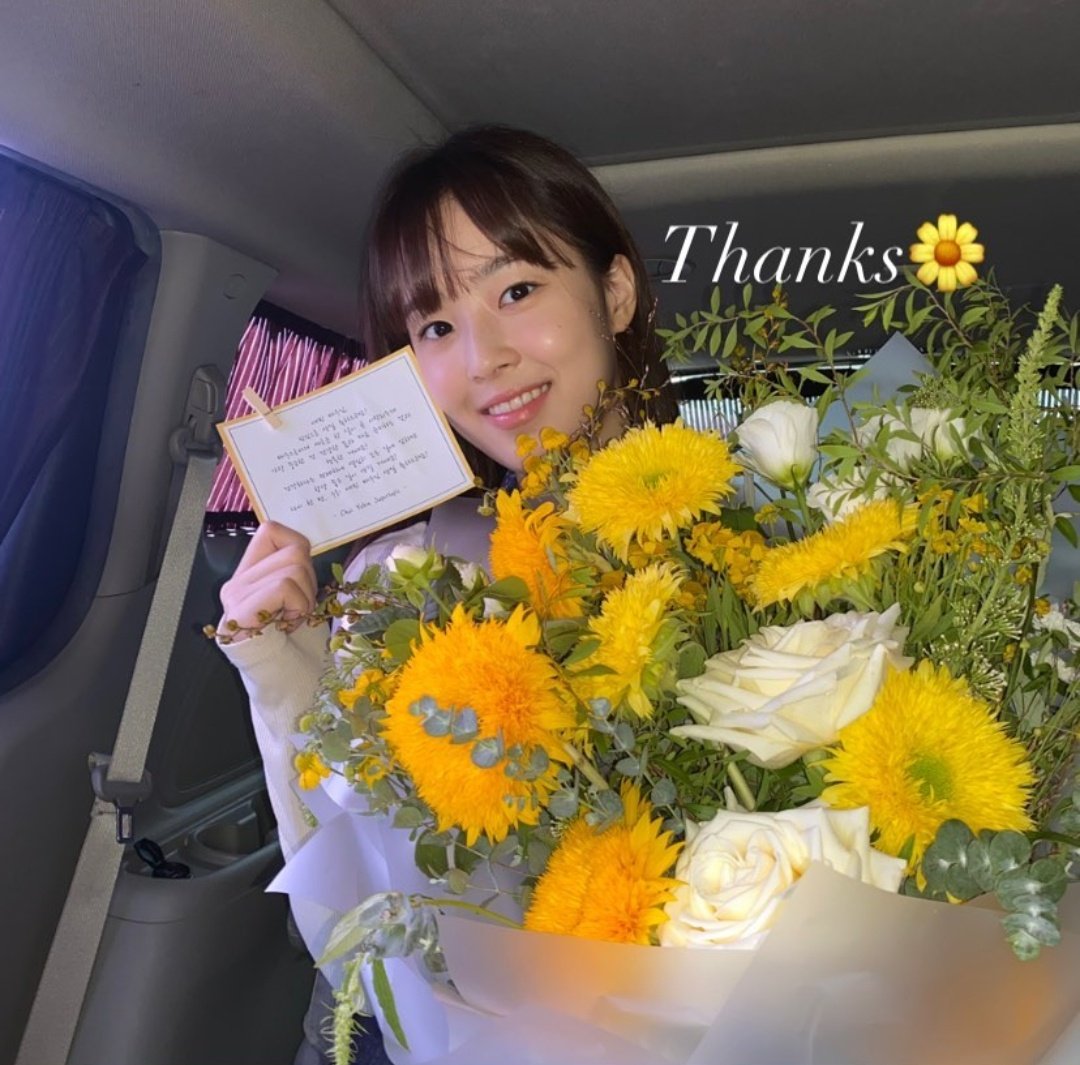 Yebin instagram story update on her birthday 🥂🎂🎉🎁💐

#ChoiYebin #최예빈