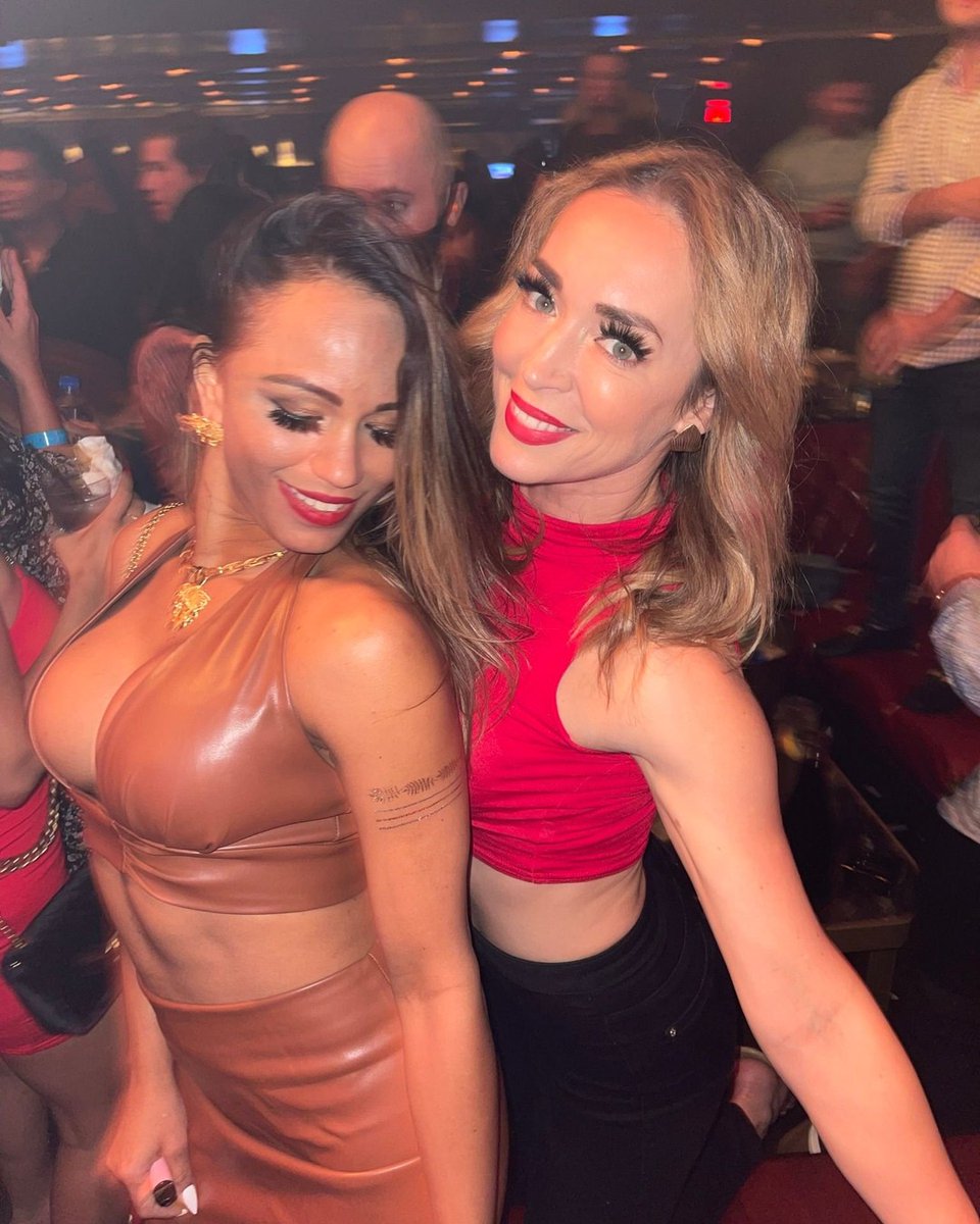 BrianSurreal's tweet photo. #jewelnightclublv #vegasnightlife #drinks #drinkup #friyay #SurrealVegas #vegasnightlifehost #Bestviewinvegas #fridaymantra https://t.co/lgelgyrgrt https://t.co/Bl1SWrXtYC