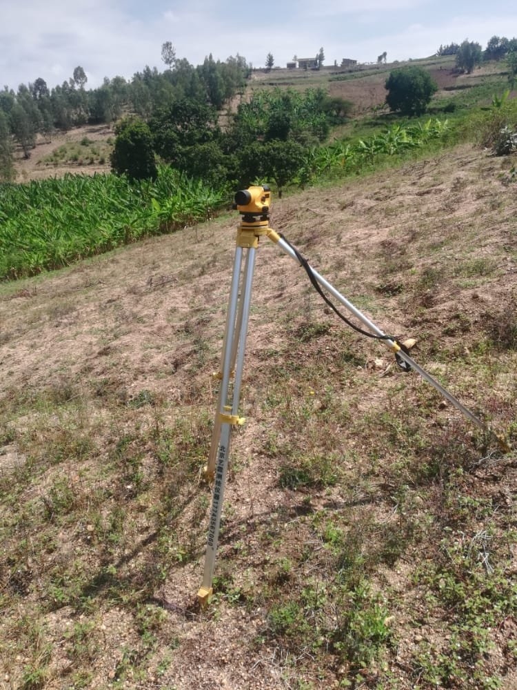 IAfazari's tweet photo. #Topographer are the man who help us in better way to use our soil. Where to pass:roads,terracing,ways for water,... there ure usefull in our sector.
#savesoil @IsiakaRwanda
Farming🌱🌱🌱 https://t.co/X9lh74HIDM