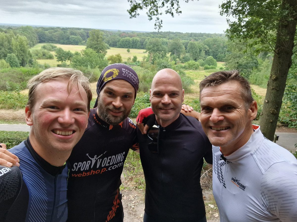 Een bijzonder gesprek vorig jaar met oud-wethouder Eric Braamhaar. open.spotify.com/episode/6gOgFk…

Aan het fietsen heeft hij veel gehad tijdens zijn burn-out. Het was voor ons reden om ook maar eens met elkaar te fietsen. Bedankt voor deze mooie rit!