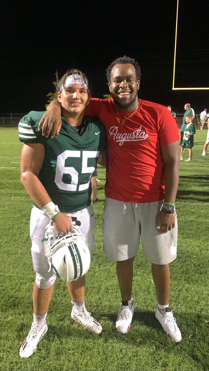 MrGreen_15's tweet photo. Friday Nightโs in New Roads! ๐
My boys got the win 42-6.
Thanks for making my first game night one to remember! S/o to my dawg Carson ๐โ๏ธ
#GeauxHornets ๐๐ https://t.co/TAyj3YTOL0