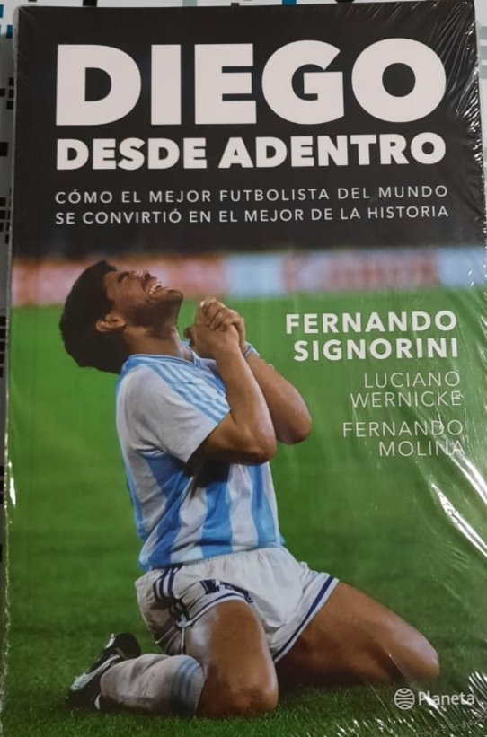 SMannapoli's tweet photo. Dall'Argentina l'amico Fernando Signorini mi segnala il suo libro su #Maradona e mi chiede se ci sono editori interessati. #Signorini, grande preparatore atletico (colto e versatile), è stato una vita a fianco del #Diez https://t.co/iiZ0975qQn