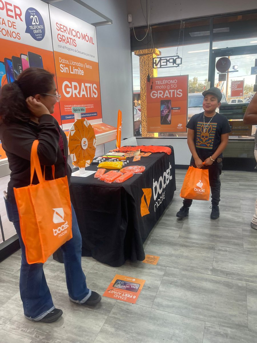 Another success event at DL Wireless <a href="/boostmobile/">Boost Mobile</a> #BackToSchool <a href="/TiffianyBoost/">Princess of Prepaid</a> <a href="/Omar_Boost/">Omar Reynoso</a>