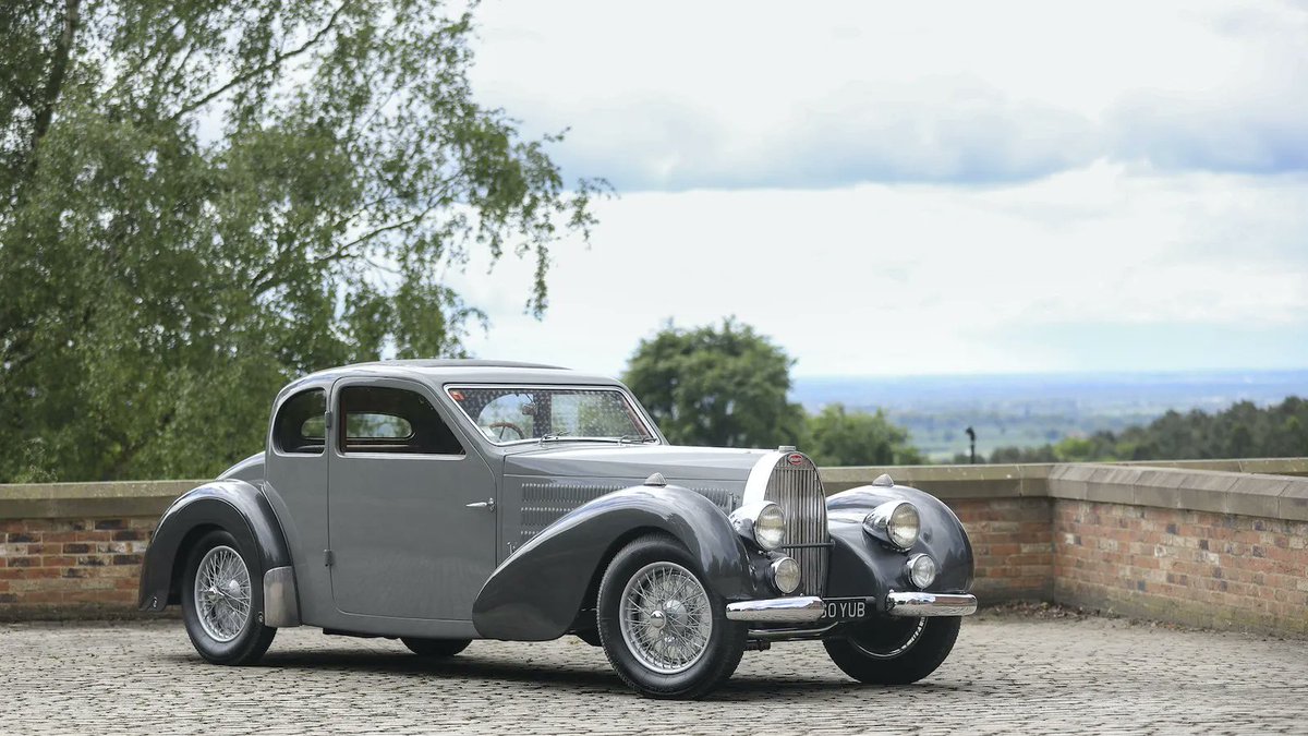 CandSCmagazine's tweet photo. Today’s the day for @goodingandco’s sale at Hampton Court Palace during @ConcoursUK: https://t.co/AsoxSIzIsb. https://t.co/IPBiwilAv9