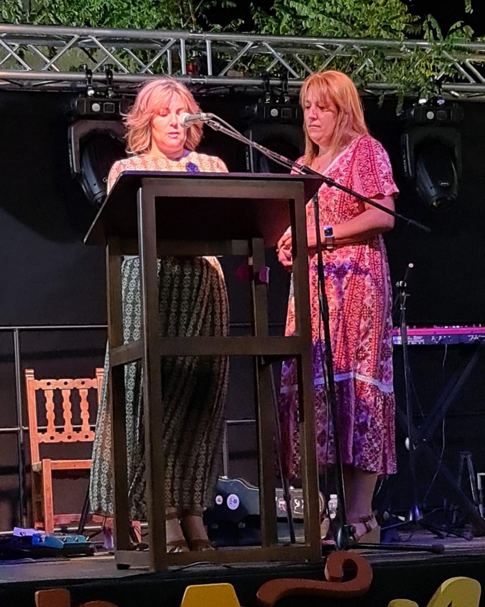 mercegarzonruiz's tweet photo. Bubión acogió anoche la l edición del Festival Andalucia Slow Fest. Un acto muy emotivo donde su alcaldesa Mari Carmen Pérez Perea resaltó la importancia que supone ser el primer pueblo Slow de Andalucia. Enhorabuena por ese gran trabajo y gracias por hacerme partícipe https://t.co/magLnGQ5bC