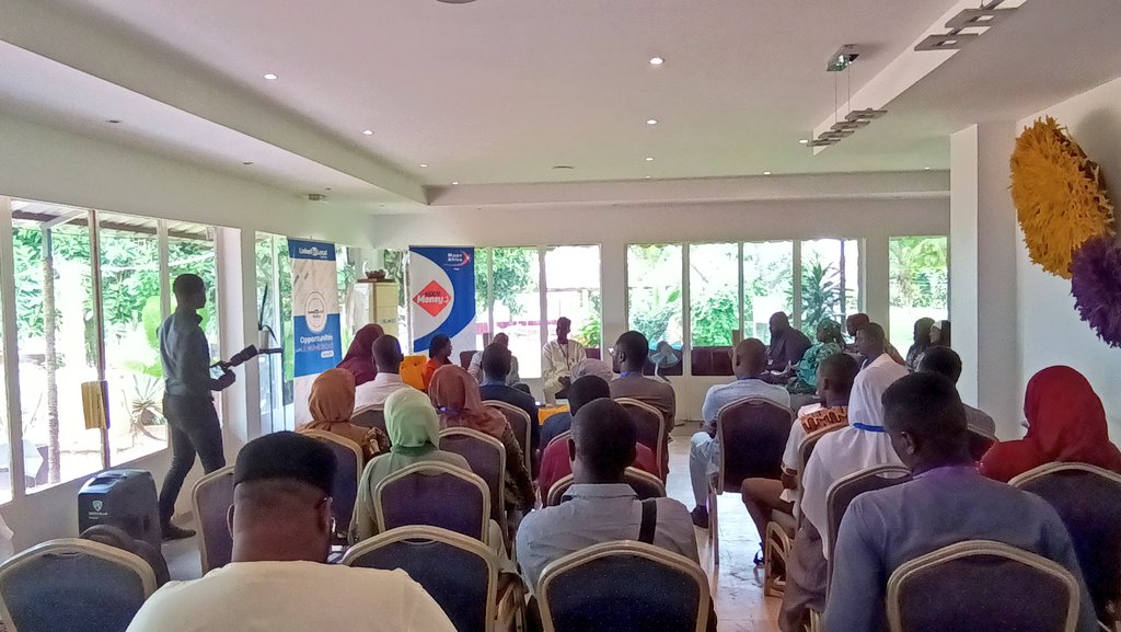 #LinkedInLocalNiamey

Nos panélistes 👨‍💼👩‍💼partagent leurs expériences aux participants sur les opportunités qu'offre <a href="/LinkedIn/">LinkedIn</a>
Des Offres 💼 en cours déjà.... 

Que des opportunités🥰😍 cette matinée. 

#Networking #Niger