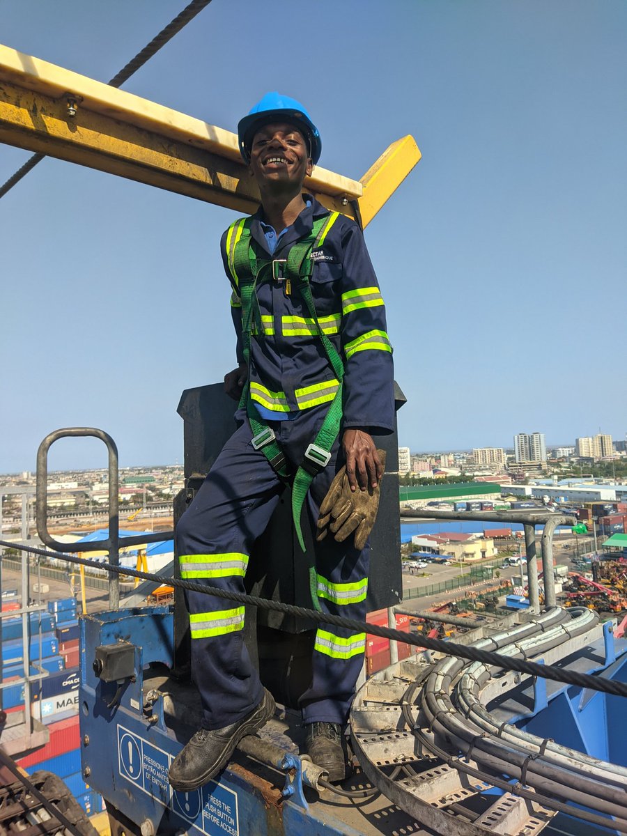 GersonAngel0's tweet photo. 👷🏿‍♂️⚓🏗️ Técnico Mecânico e futuro engenheiro Mecatrónica 🥺😍❤️ https://t.co/QbnAecR4Rb