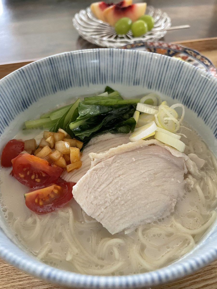 は の豆乳豚骨ラーメン🎶 今はお家でいただけるから良いですね❣️ さっぱりしていて おいちい😍