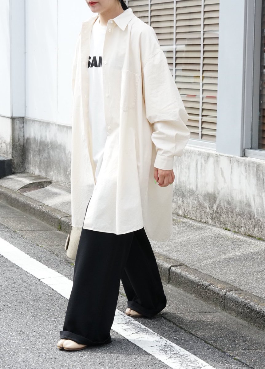 ANNDEARK's tweet photo. MM6よりオーバーサイズのシャツが入荷しております👔かなりゆったりとしたサイズ感なのでインナーを選ばずアウター感覚でも���える万能シャツ！

https://t.co/ilti0cU9rb https://t.co/GcekRYKU0V