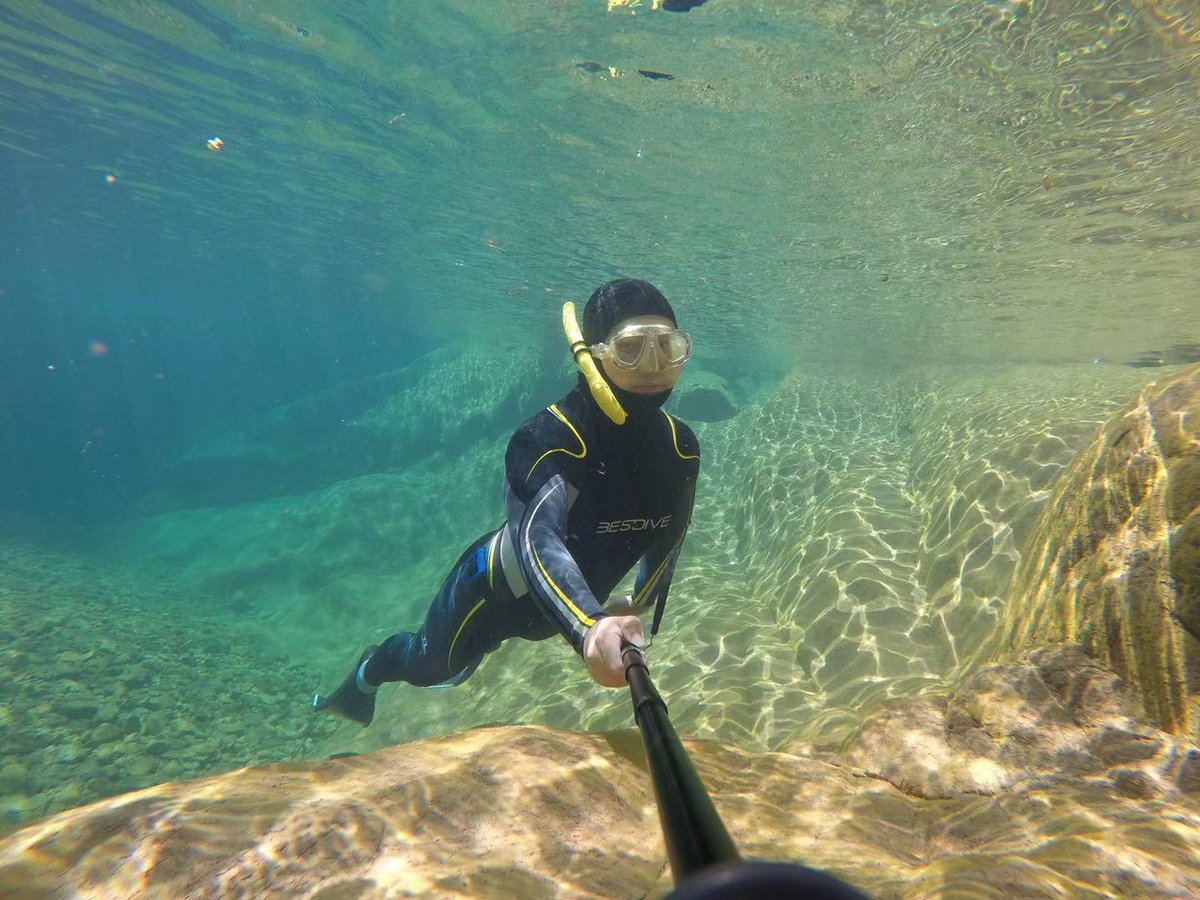 fishwolf2's tweet photo. freediving in natural pool on the mountain https://t.co/4eRcydBbJg