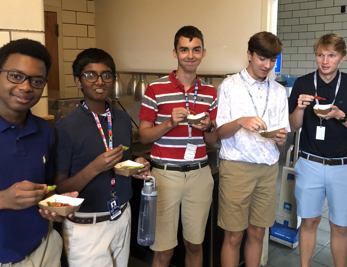 SLUHSustain's tweet photo. Jrbills make snacks from the garden…Shishito peppers anyone?? https://t.co/8CwhO5CVzS
