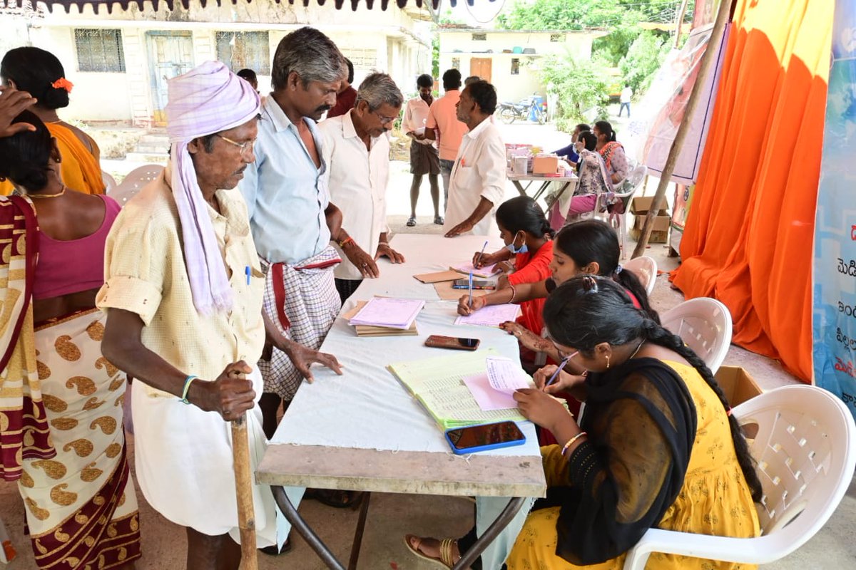 DrRanjithReddy's tweet photo. #RRFoundation ఆధ్వర్యంలో PMRIMS వారి సహకారంతో చేవెళ్ల నియోజకవర్గం, చేవెళ్ల మండల పరిధిలో, రావులపల్లి గ్రామంలో ఏర్పాటు చేసిన ఉచిత వైద్య శిబిరంను స్థానిక సర్పంచ్ కేసారం శ్రీనివాస్ గారు ప్రారంభించగా పెద్ద ఎత్తున శిబిరాన్ని వినియోగించుకుంటున్న ప్రజలు.

@trsharish @KTRTRS https://t.co/o4CKPpBF79