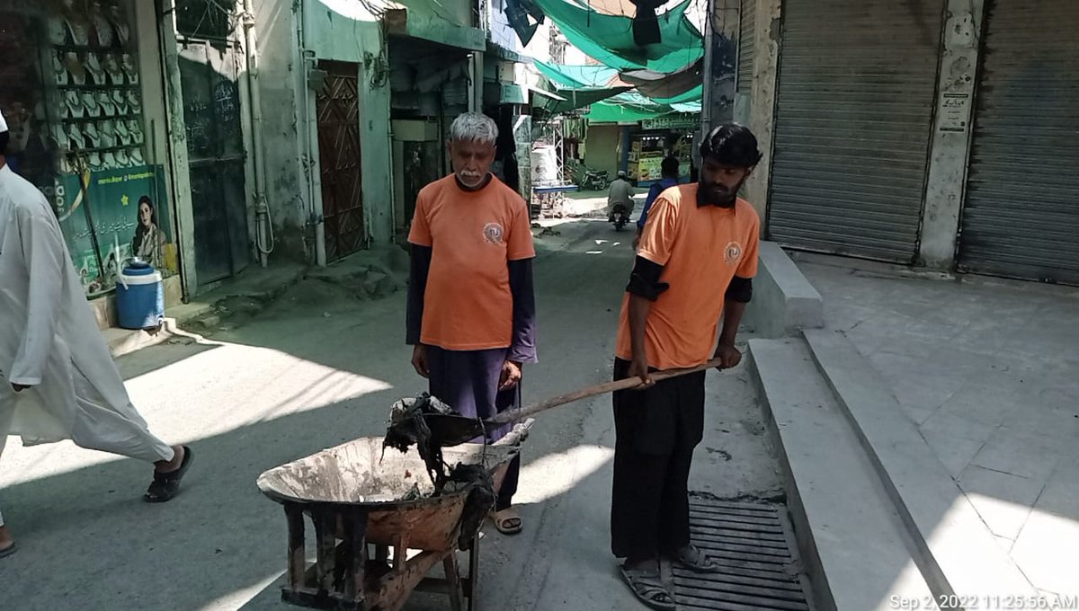 wssckohat's tweet photo. ڈبلیو ایس ایس سی کوہاٹ کا سینٹیشن سٹاف صرافہ بازار میں نالیوں کی صفائیاں کر رہا ہے۔
#LocalGovtKP
#KPKUpdates
#CleanGreenPakistan
#CGPI
#WSSCK
#ISOCertifiedCompany
@LGKPGovt @KPKUpdates @IMMahmoodKhan @ArifRaufCEO @TahirAfif @KohatDC https://t.co/8nnCpot8yl