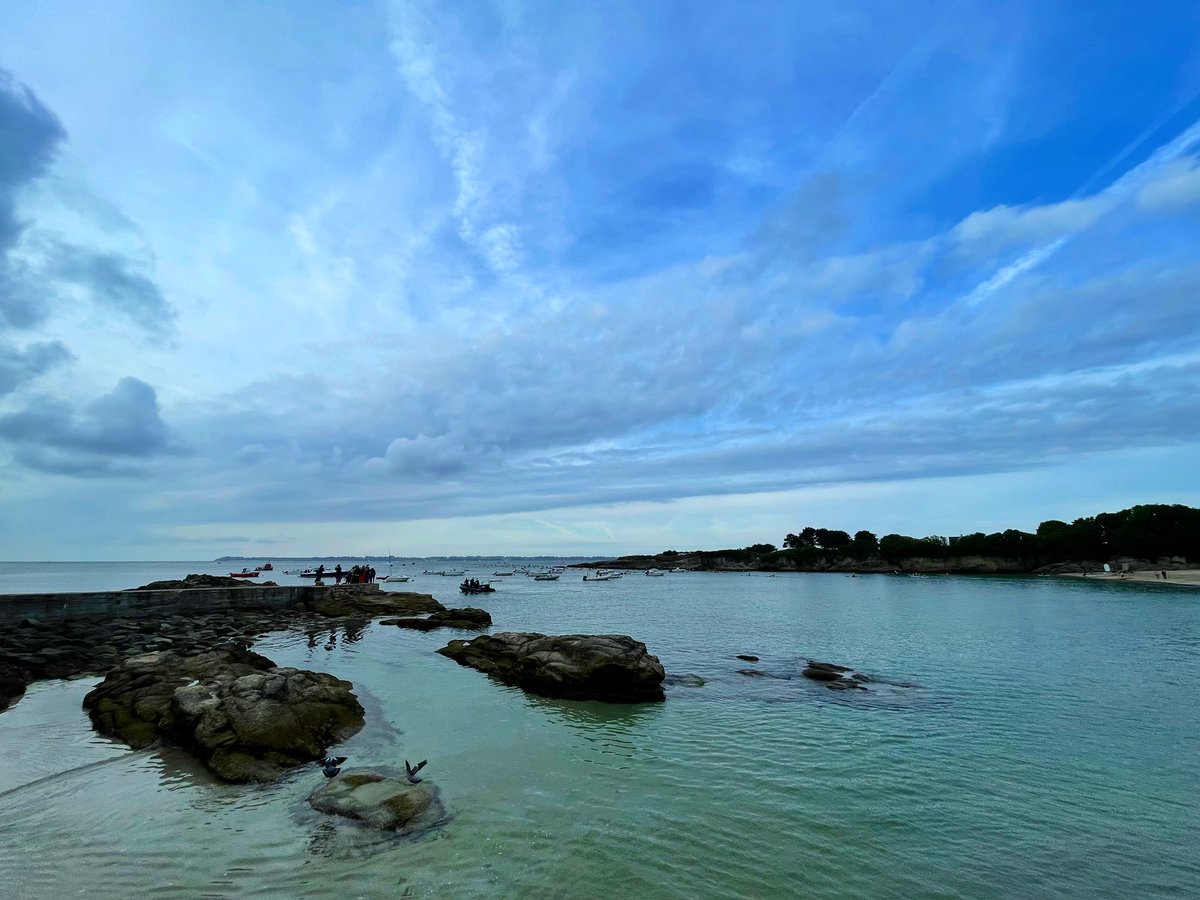 Bon week-end à tous ! Défi des courreaux ce matin pour les courageux nageurs et kayakiste 🏊🏼‍♂️ entre l’île de Groix et Plœmeur. War raok!