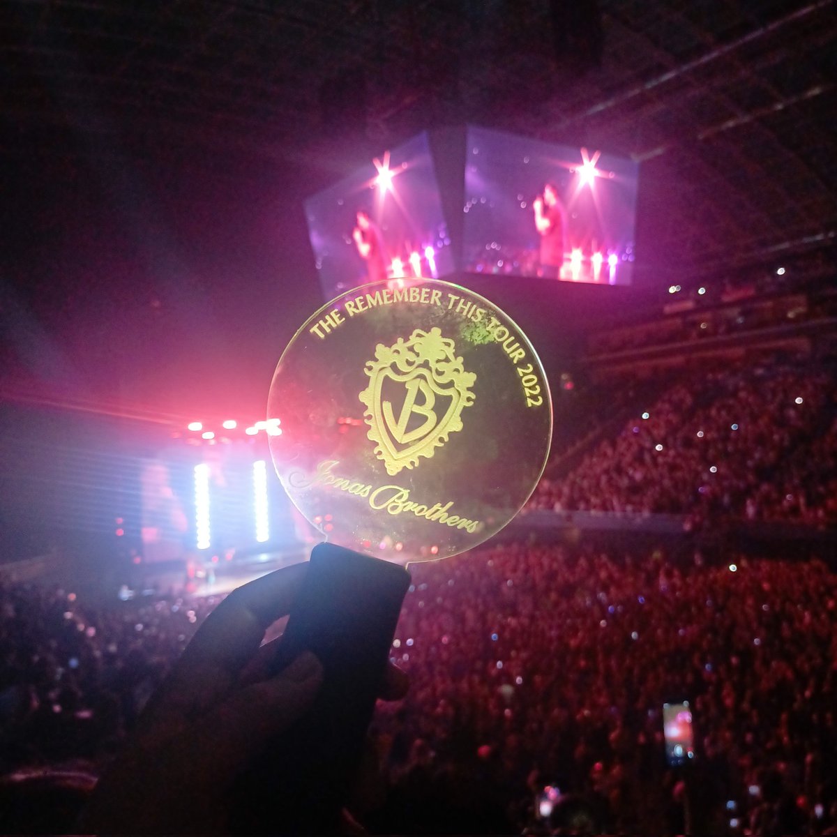 Maria_AleIba's tweet photo. Ale de 11 años está más que feliz de haber visto a los @jonasbrothers una vez más 🥰♥️🔥 disfrute muchisímo el setlist ♥️
#RememberThisTourMEXICO https://t.co/uc27kuPoZp