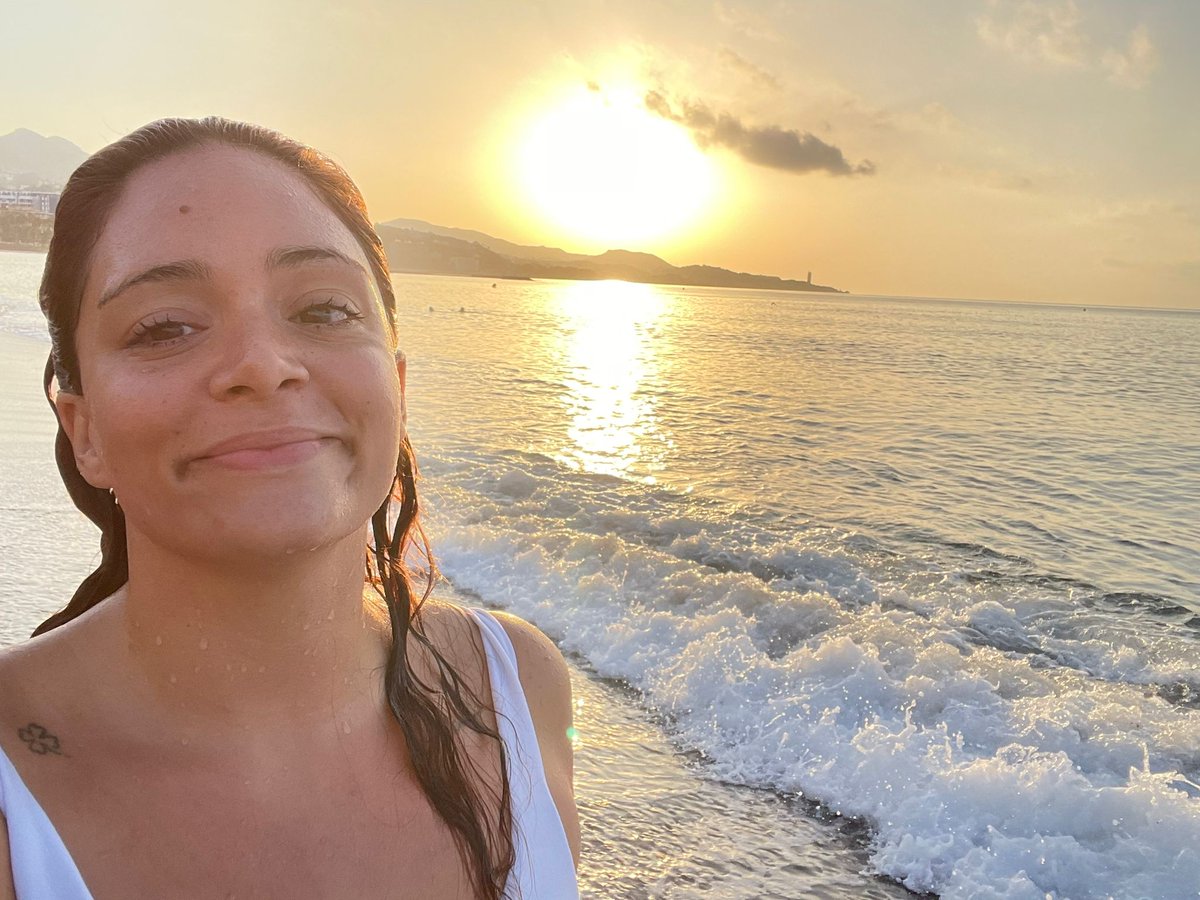 Ragachica's tweet photo. "Hasta que extienda las alas, no tendrá idea de qué tan lejos puede volar". Napoleón Bonaparte.
Vuela hacia tu futuro. Mucha Salud y Suerte cariño. Te queremos @lygalvezz 😍😍😍😍 https://t.co/ydQgxdw1gW