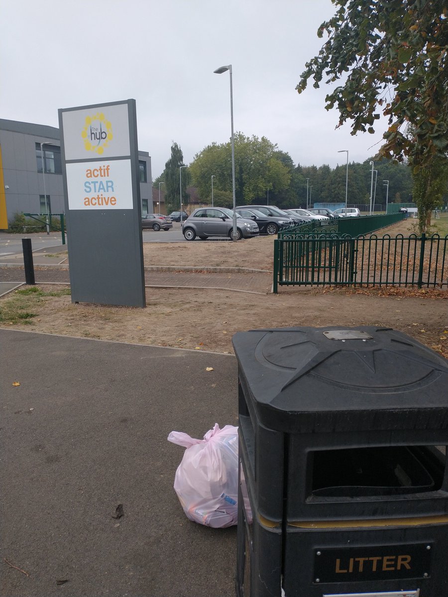 jacquic71's tweet image. @cardiffcouncil litter bag by starhyb. Couldn't pick up the 1l bottles or the gas cannisters. Imagine they would damage the mowers. @KeepSplottTidy #QuickQueryCardiff #LoveWhereYouLive